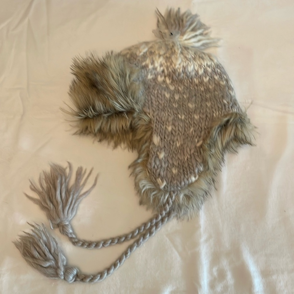 American Eagle Outfitters trapper hat, women’s, gray/cream. NWT.
